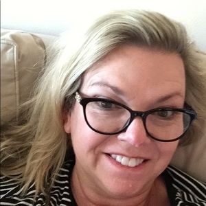 Meet your Posher, Deborah